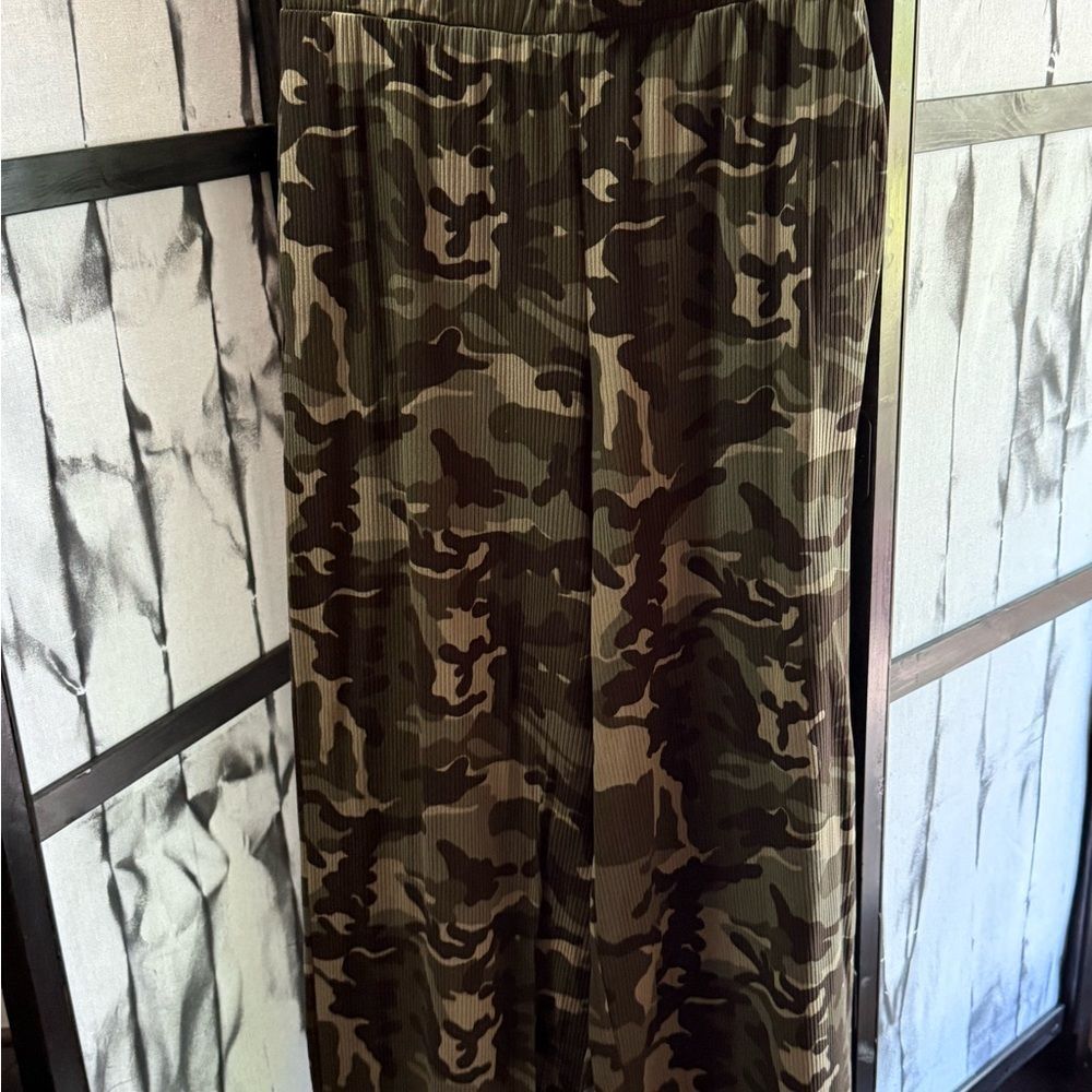 Camouflage Wide-Leg Pants
